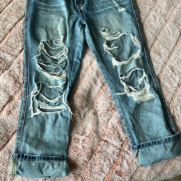 Flying money criss cross crossover button up w/ ripped Jean capri from buckle - Picture 4 of 5